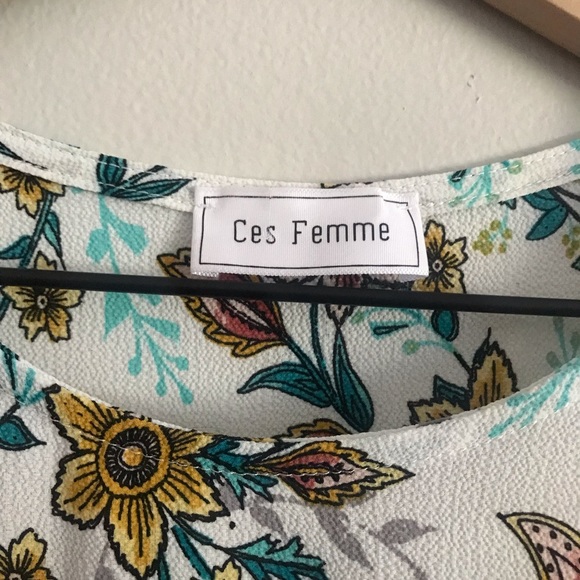 Flowy Floral Top - Picture 6 of 6